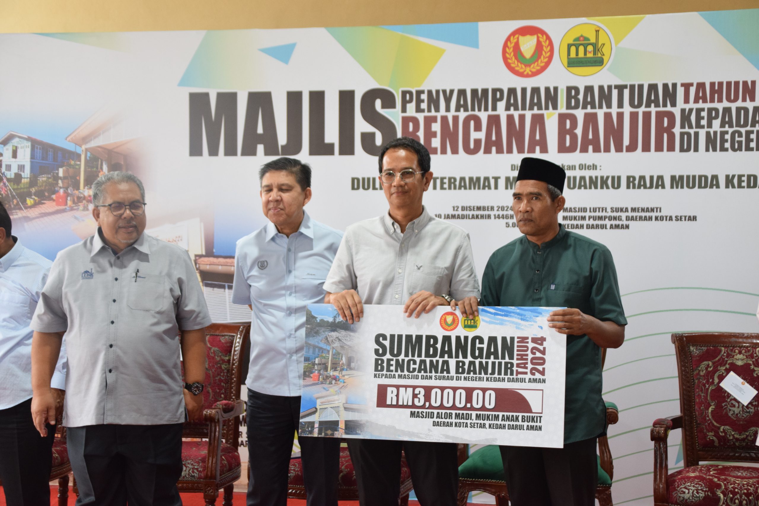 MAJLIS AGAMA ISLAM NEGERI KEDAH MENYAMPAIKAN BANTUAN BENCANA BANJIR KEPADA MASJID DAN SURAU DI NEGERI KEDAH DARUL AMAN