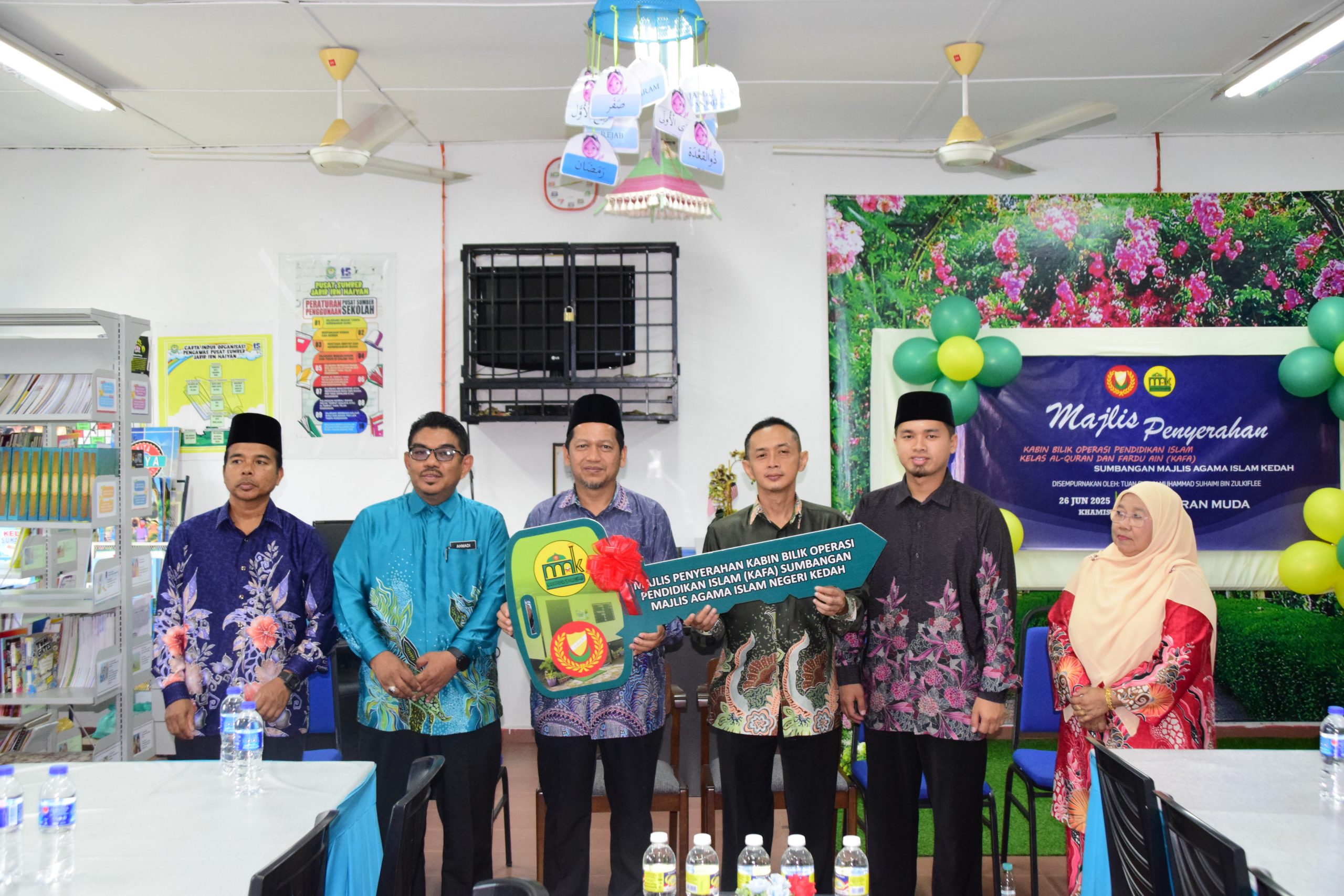 PENYERAHAN SUMBANGAN KABIN BILIK GURU KAFA DI SK DATARAN MUDA, KUALA MUDA