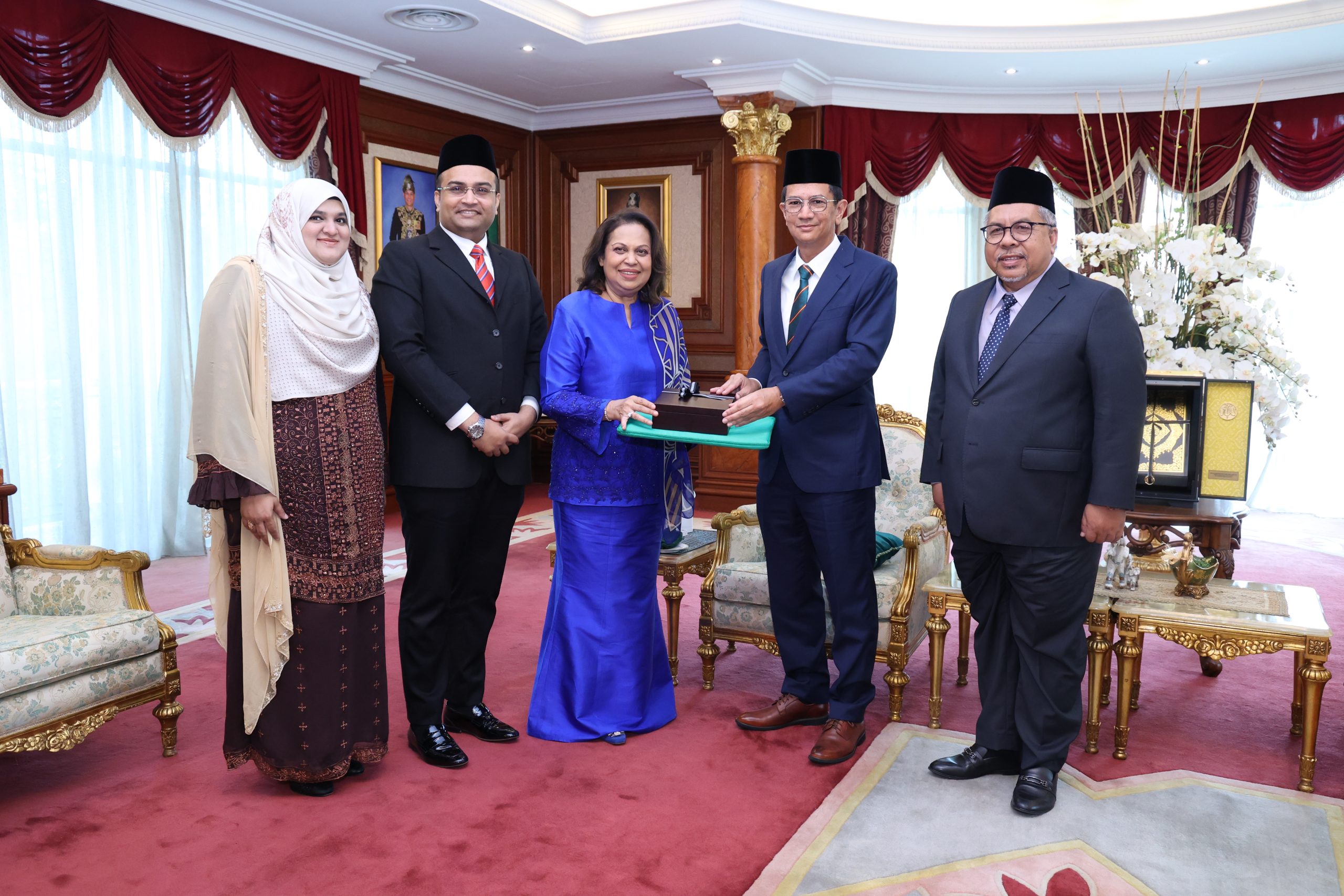 RAJA MUDA KEDAH PERKENAN MENERIMA MENGADAP MUSLIM INSIDERS